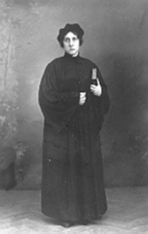 Regina Jonas - only existing photograph<br> (http://www.smcm.edu/users/<br>kvonkellenbach/images/jon