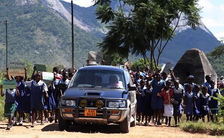 Betty arriving at rural Empowerment Village (Paulo Gianturco, Women Who Light the Dark (powerHouse Books, 2007 reprinted with permission)